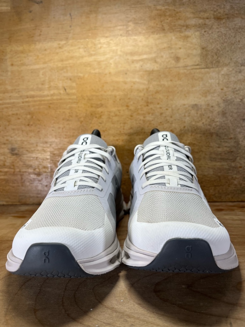 On CloudRunner REFLECTIVE Womens Sz 8.5 Wide Running Shoes Sneakers White Frost - Picture 2 of 11